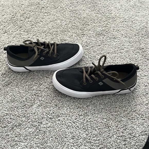 sperry size 2 youth - Picture 2 of 6